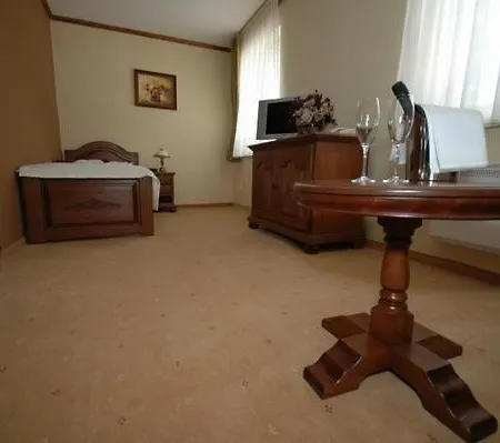 Husárik 4*