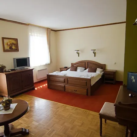Husarik Hotel